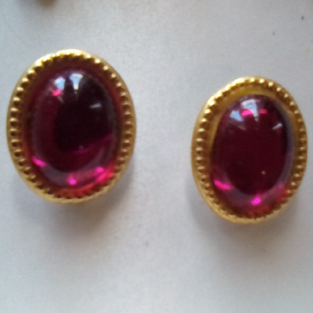 Elegant Gold and Pink Oval Earrings
